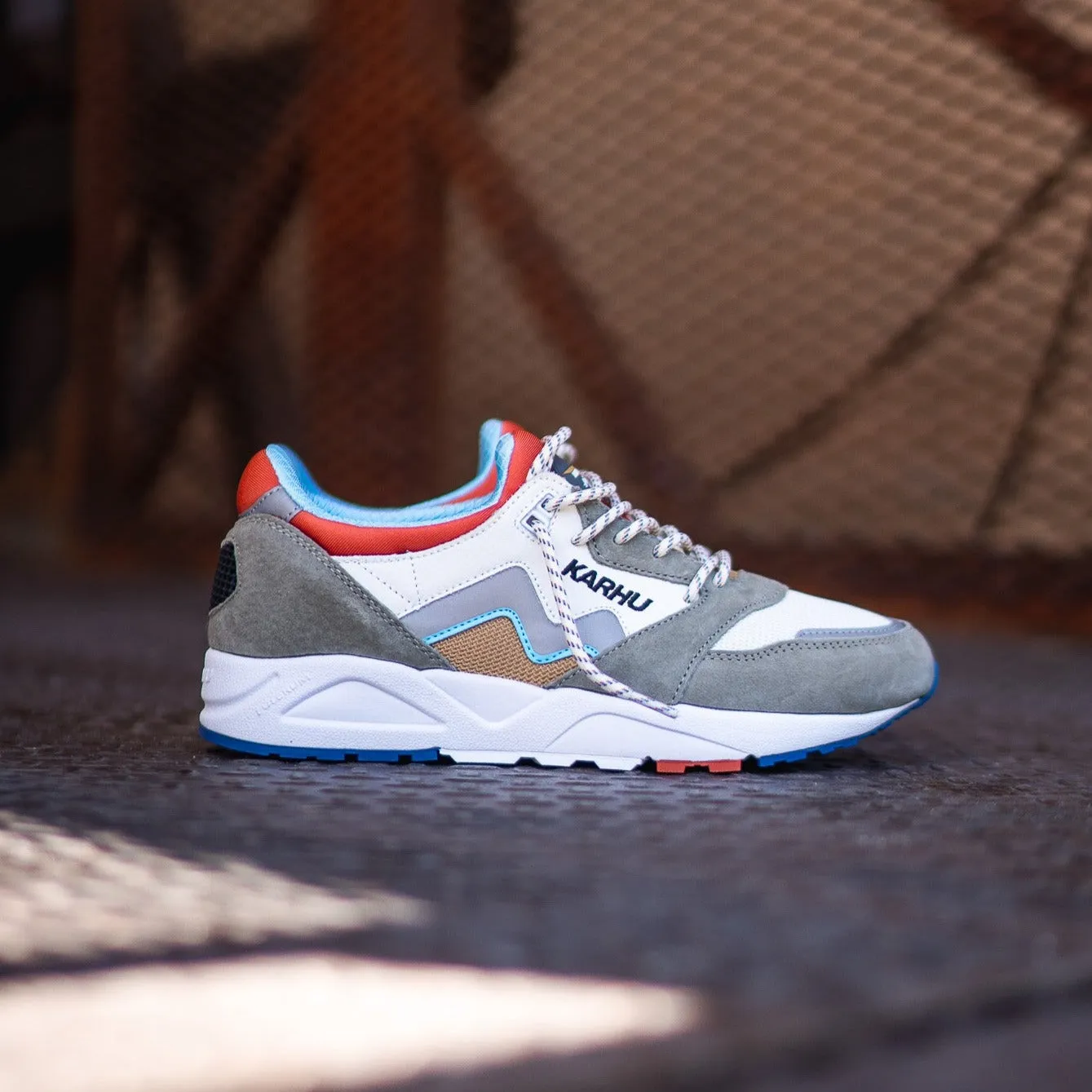 Karhu Aria 95 (Abbey Stone/Silver)