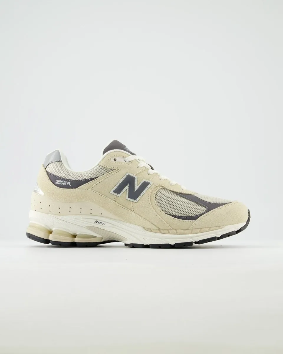 New Balance M2002RFA Sandstone sneakers